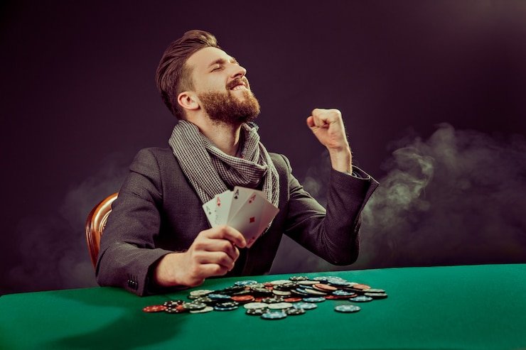 Kartu-kartu baccarat menampilkan sistem penilaian 0 hingga 9