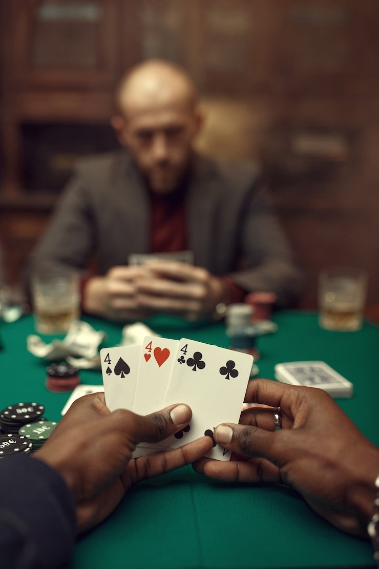 Riwayat putaran Bandar Poker menampilkan tangan dan hasil pemain